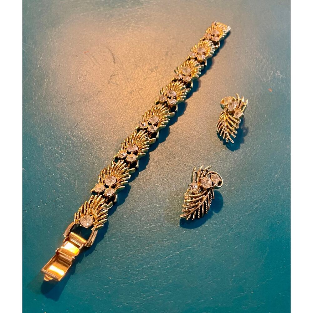 Vintage gold color bracelet and clip earrings set